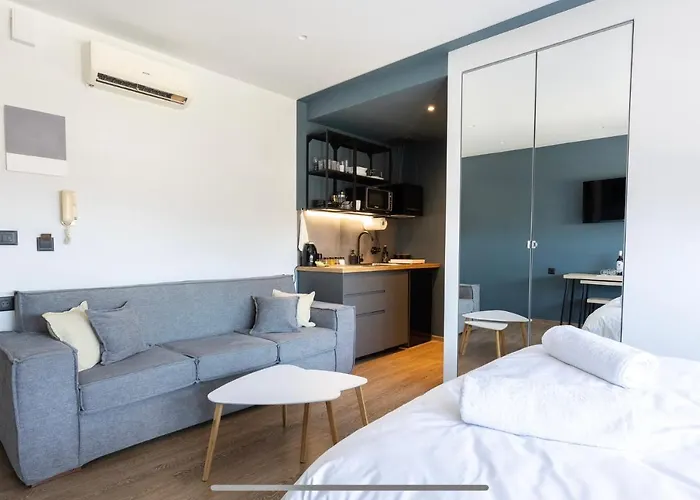 Nanas Luxury Studio With Balcony